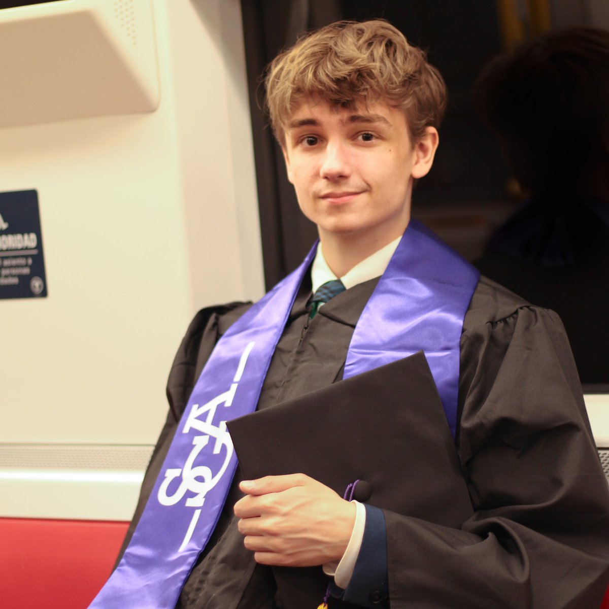 AngusJBA's tweet photo. It's been an honour, to learn with you, to grow with you, and, most importantly, to serve with you.

Thank you, Emerson.

@EmersonCollege @EmersonSOC @eccommstudies @EmersonAlumni 

(📸:@andrewdlaberge) https://t.co/SNUQDnlSp5