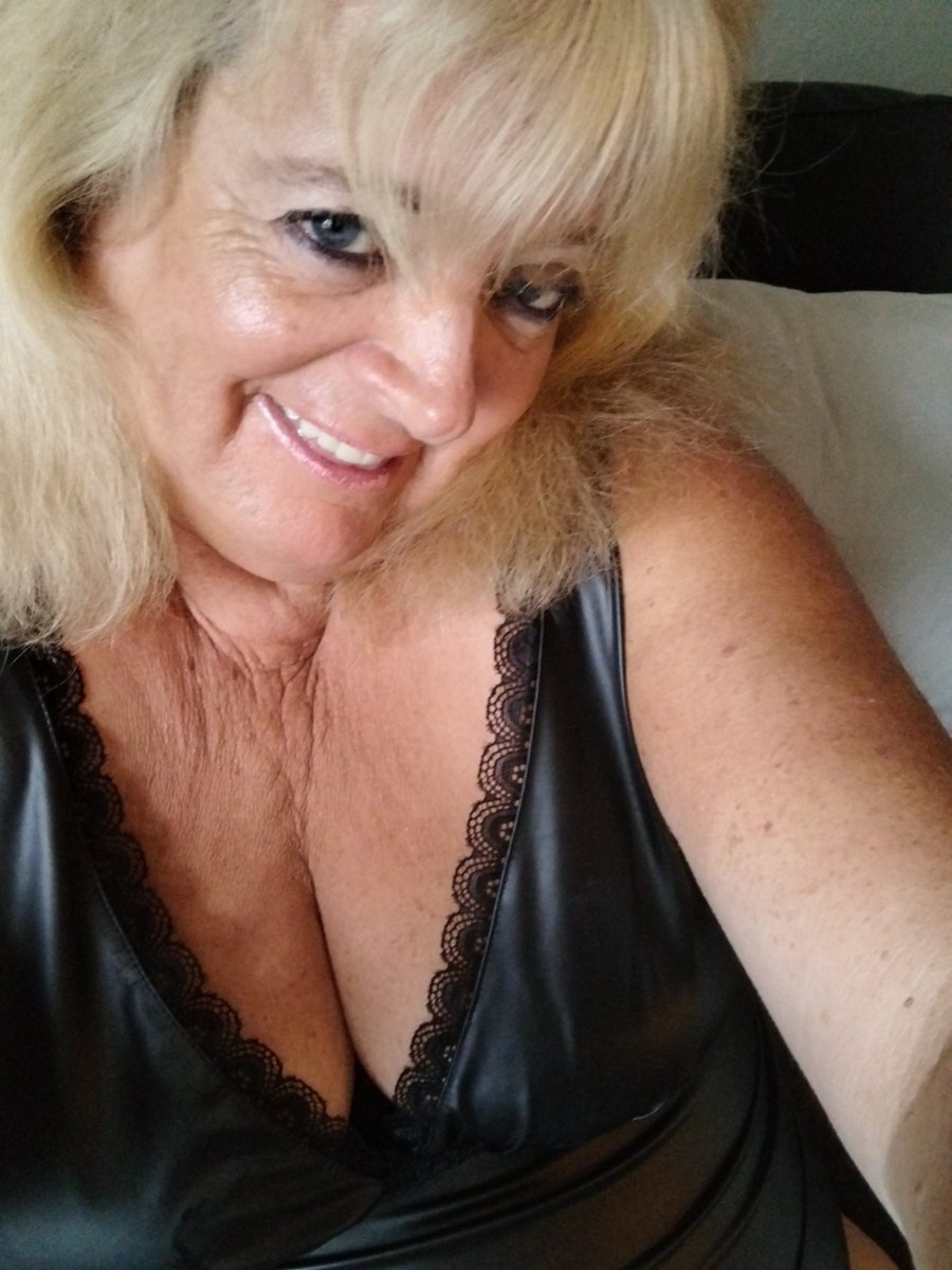 Nic_HotWife's tweet photo. Feeling hot 🔥 🥵 https://t.co/CUB437qXfy