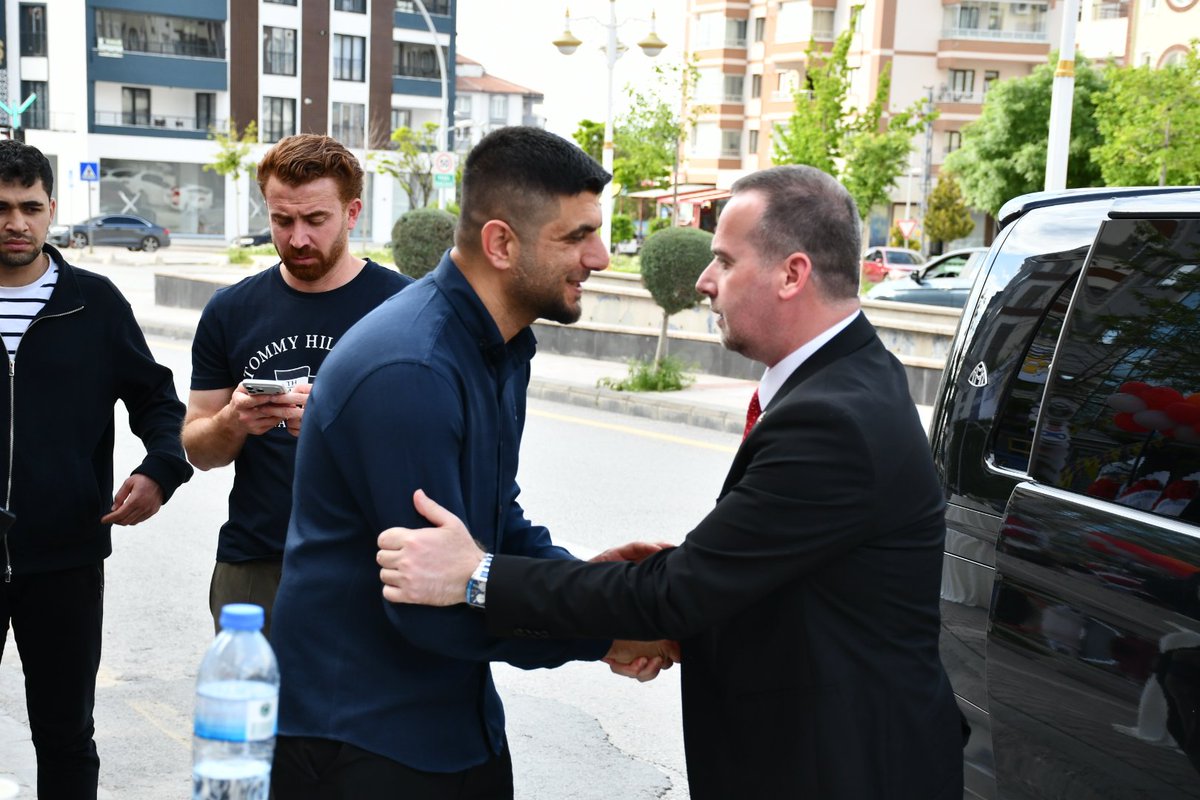 SalihKarademirs's tweet photo. 📍Kanatıx / Fahri Kayahan
Fahri Kayahan’da hizmete açılan Kanatıx işletmemizin açılış programına katılım sağladık. İşletme sahibi Sn. Enes Akçay’a hayırlı olsun dileklerimizi iletiyor, bol ve bereketli kazançlar diliyoruz.
#malatya #yeşilyurt #restorant #esnaf #ortaksevdamızmalatya
🇹🇷🇹🇷🇹🇷