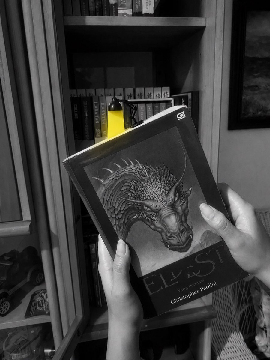 Yoyabus's tweet photo. Lucu dikasih pembatas buku hadiah ulang tahun!
Thank you ya! Bakal lebih rajin baca bukunya ini mah hahaha https://t.co/R4gjG1di7I