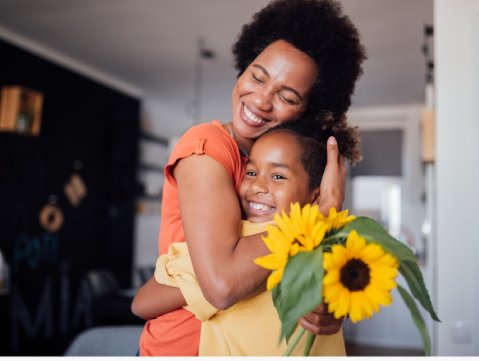 DagmaryRod's tweet photo. Este 2do domingo de mayo, como es habitual cada año,  se conmemora el día de las Madres.
José Martí destacó que los brazos de las madres son cestos floridos y además aseguró que la madre, esté lejos o cerca de nosotros, es el sostén de nuestra vida.
#PRODALDíaMADRES
#OSDEPESQUERO https://t.co/NLxvFVLmFr