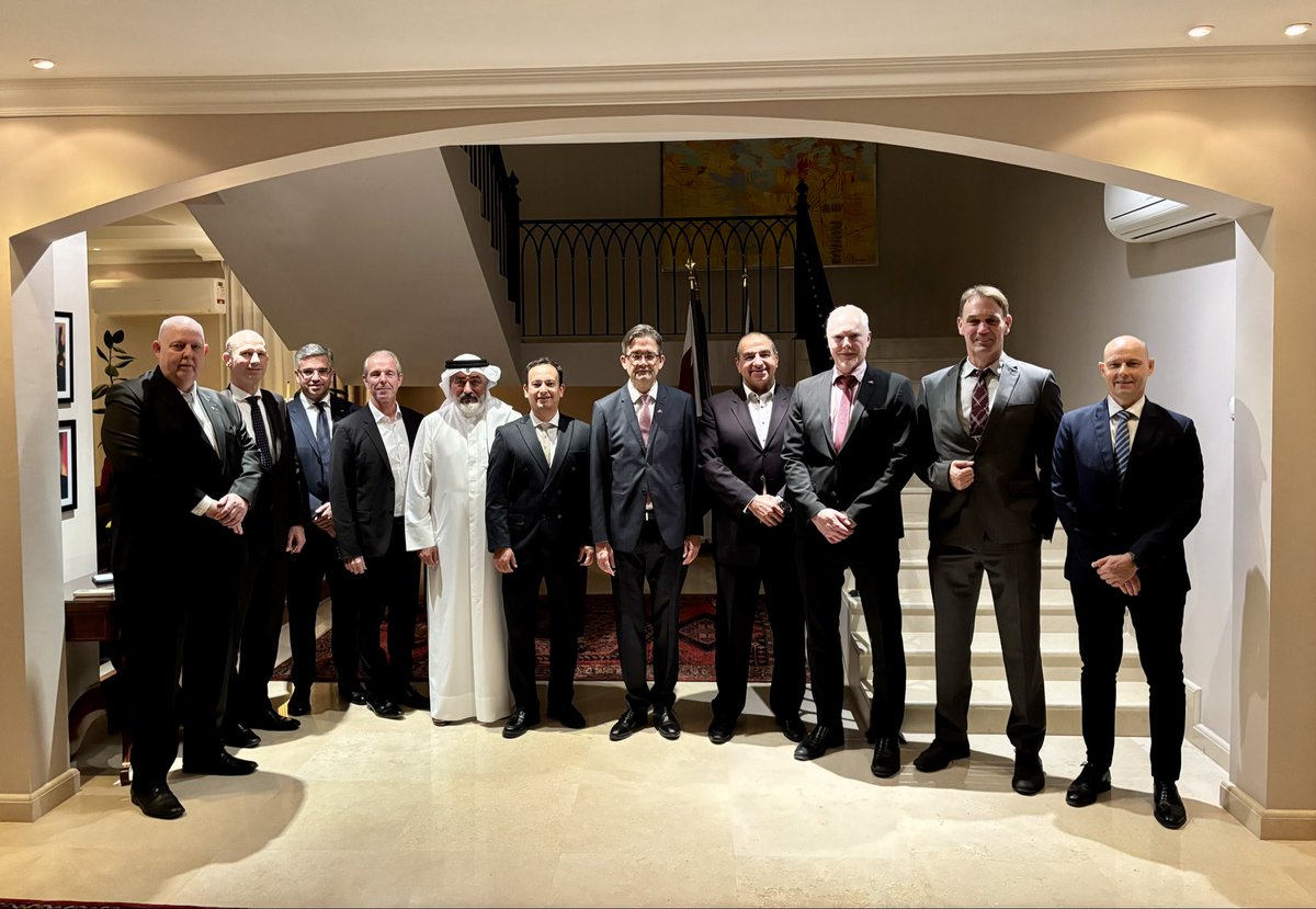 GermanAmbDoha's tweet photo. Continuity of long-term projects, adaptation if necessary and exploration of new opportunities: overall strong committment to the 🇩🇪🇶🇦 economic partnership during a working Dinner with leaders of the German Business Community. https://t.co/KFLf0rdOnP