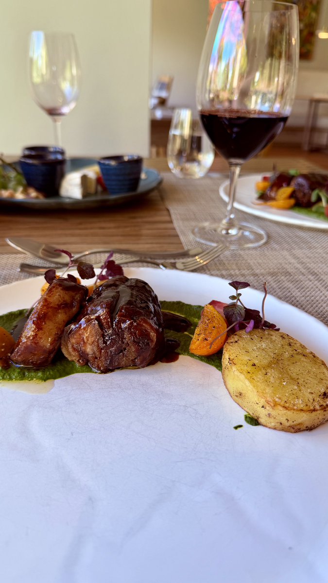 melanievan's tweet photo. Quiet, peaceful lunch…calm before the expected storm! Beautifully presented food #Rupert&amp;Rothschild https://t.co/d6WZle9N6H