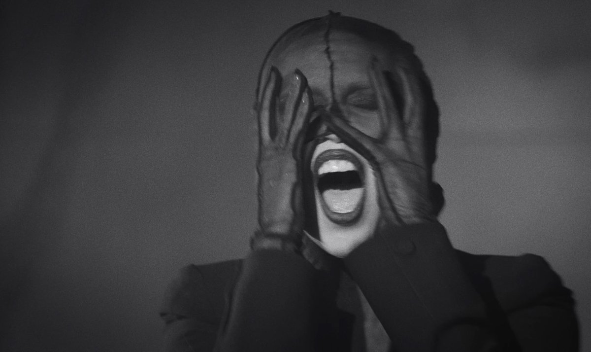 malexmiley's tweet photo. Se cumple un año de More to Lose y yo sigo llorando con el video como el primer día. https://t.co/WSXOIPdG1t