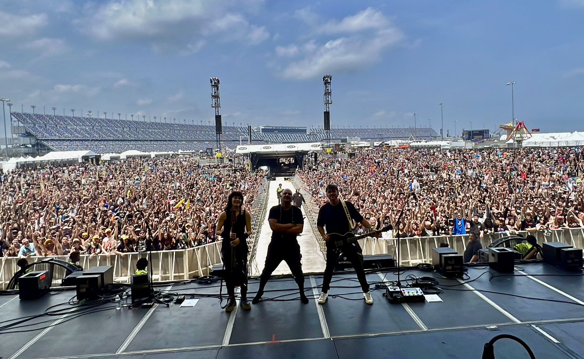 SickPuppies's tweet photo. @welcometorockville was 🔥 thanks for braving the heat with us and rocking out! it was so nice to see you all yesterday, til next time 🤘 https://t.co/upNSYNoVFT