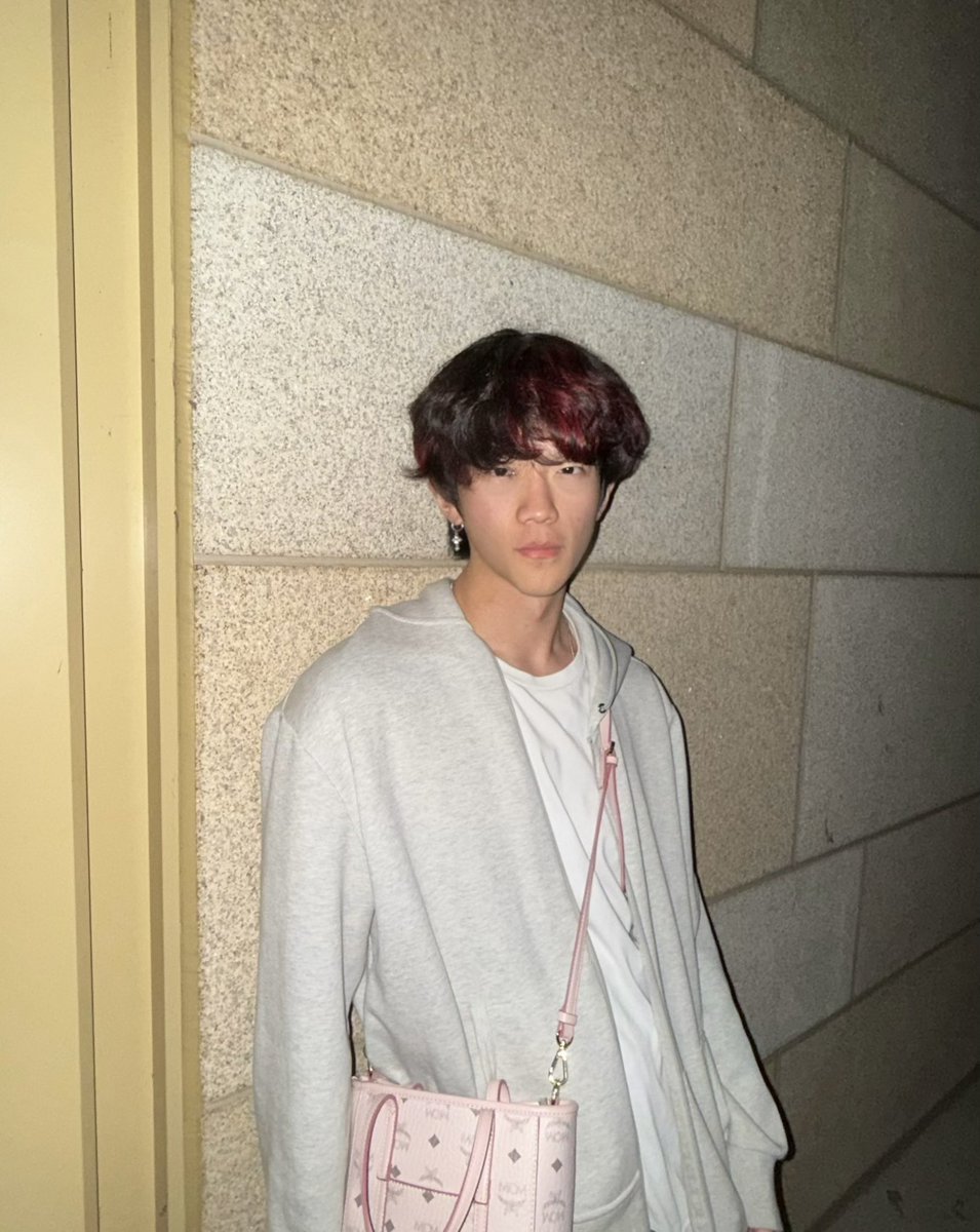 yu35155's tweet photo. 新人驾到，有人和我互推嘛 https://t.co/rgXKqC7WTj