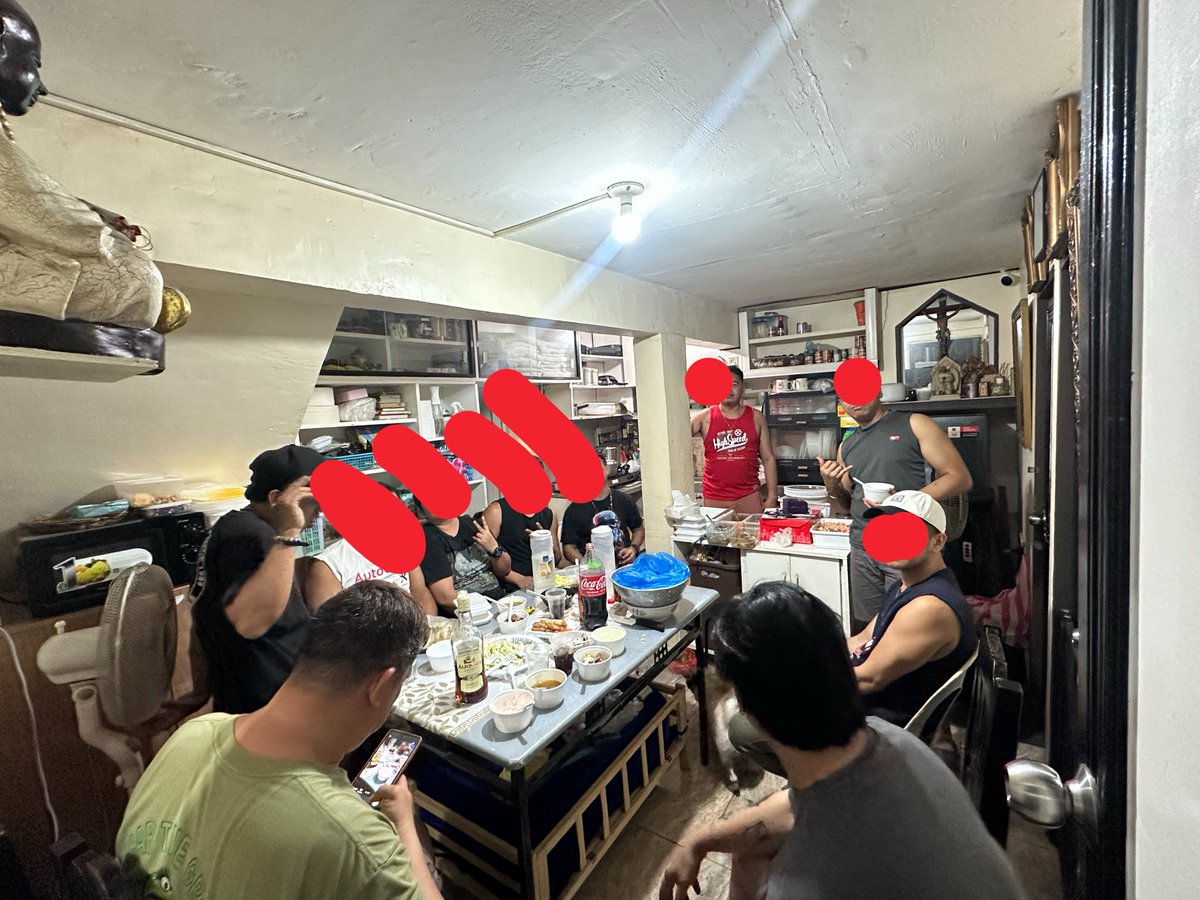 MaleSpaJerwin's tweet photo. Thank you guys for making my day extra special 🎂

❤️Family and friend time

@JakeDance21 @yoursecretdad_ @CHIEF10JD @dadbod0421 https://t.co/QoZnjvkWh1