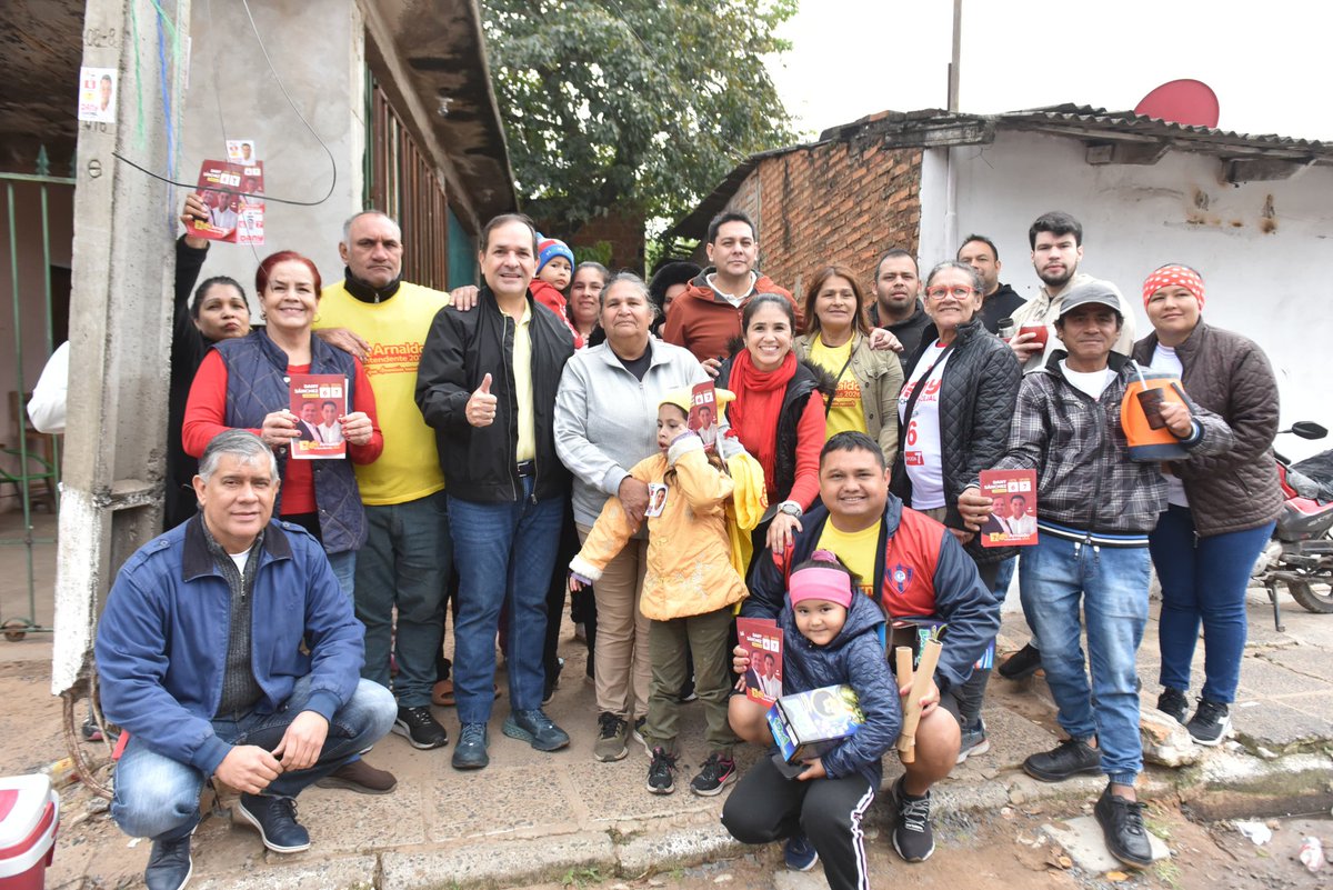 Arnaldo_Tractor's tweet photo. En la Seccional 23 el mensaje es uno solo, rescatar a Asunción del abandono. Con @danysanchezpy (Lista 6 - Opción 7) conversamos con los vecinos porque tenemos la frente en alto y una gestión probada que nos respalda. ¡Es momento de que el trabajo  vuelva a mandar en la ciudad! https://t.co/EpxXjG1wsC