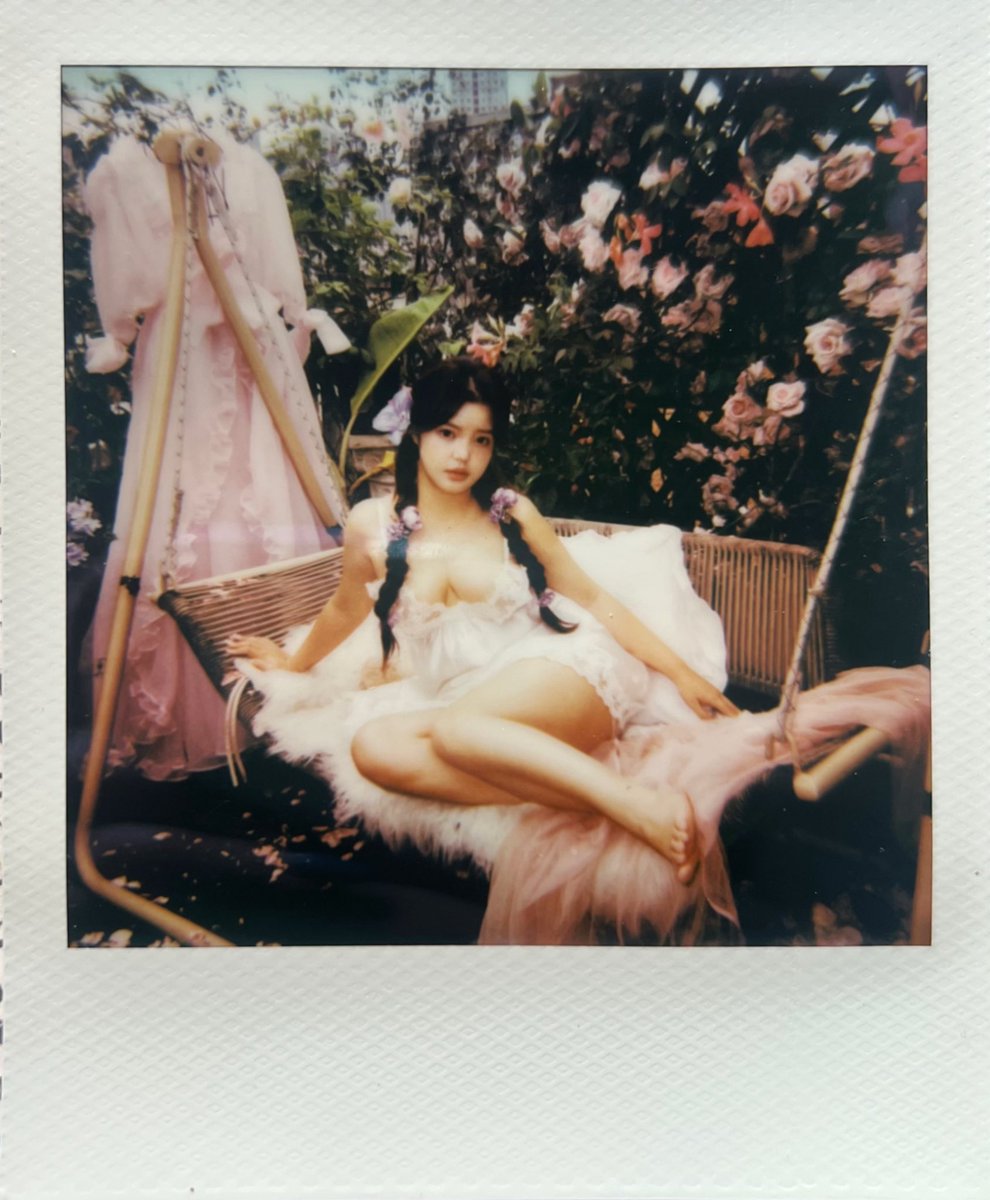 Hling1125's tweet photo. Polaroid https://t.co/5kfO9Pf6Uh