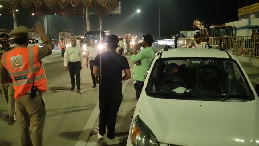 bstvlive's tweet photo. सहारनपुर

➡सहारनपुर में बड़ा वाहन चेकिंग अभियान
➡सैय्यद माजरा टोल प्लाजा पर सख्त कार्रवाई
➡दिल्ली-देहरादून ग्रीन एक्सप्रेस-वे पर वाहनों की जांच
➡वाहन चालक नशे में ड्राइविंग करते मिले, काटे चालान

#Saharanpur #TrafficCheck #PoliceAction @saharanpurpol https://t.co/Iix0JxLScH