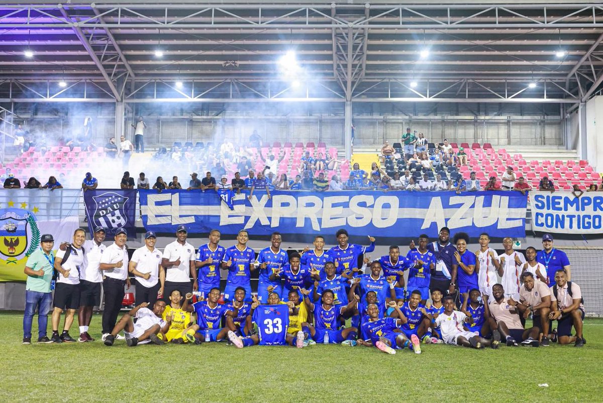Barra_Atlantica's tweet photo. Buen día azules, apoyando y vigilando el futuro. Ser del Expreso Azul es algo que se pasa, de generación, en generación.
Vamos Pá Encima @ArabeUnido 🔵🔵
#SoyDAU
#LigaProm https://t.co/d8IZnqn5jK