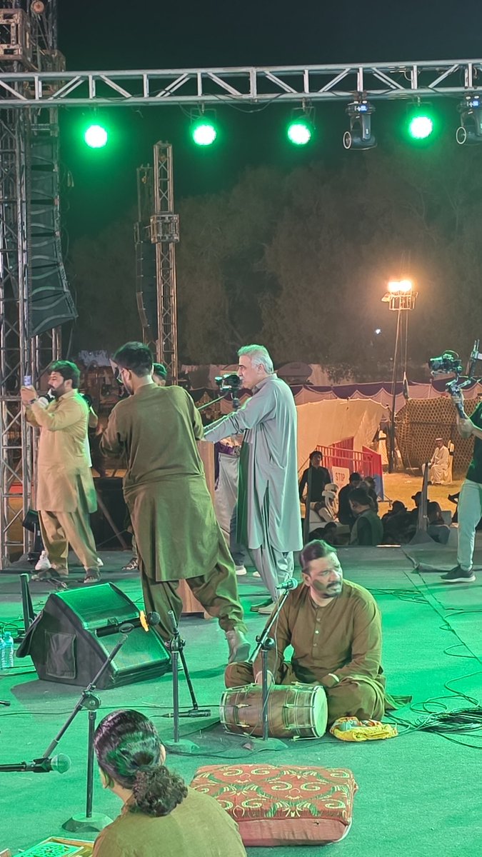 لاڑکانہ معرکہ حق شو سے ایم پی اے سہیل انور سیال اور ایم پی اے و پولیٹیکل سیکریٹری جمیل احمد سومرو شرکا سے خطاب کررہے ہیں۔

<a href="/siyal_anwar/">Sohail Anwar Siyal</a> 
<a href="/SoomroJameel/">Jameel Soomro</a> 
#PPP
#Pakistán