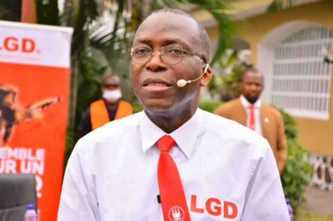 peroluwara1's tweet photo. #Rdc #Urgent
Terreur et violence. Les forces du progrès de l'#UDPS ont attaqué cet aprem le siège de #LGD de @Mapon_Matata à #Macampagne. Réunis en pleine messe d'action de grâce pour célébrer le 4è anniversaire du parti, les militants du #LGD ont été pris pour cibles par les voyous des forces du progrès. Machetes, batons et autres armes branches, les agresseurs de l'#UDPS ont tout cassé, volé les biens et perturbés cette activités qui se tenait pourtant sur une propriété privée. Le Sg du parti dénonce les actes de barbarie qui ne cadrent pas avec la démocratie.
