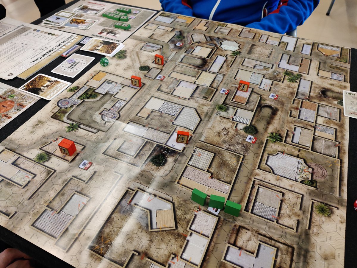 Imrishale's tweet photo. 午後で #ウォーゲーム #UrbanOperations をプレイした。このゲームはフランス人によって作られた。ゲームのミッションは、映画『#ブラックホーク・ダウン』と同じだった。ソマリア側でプレイして、勝ちました。アメリカ軍は非常に強かったので、今でも信じらない。ついにヘリコプターを捕獲した✌🏻 https://t.co/fybiZYSWGJ