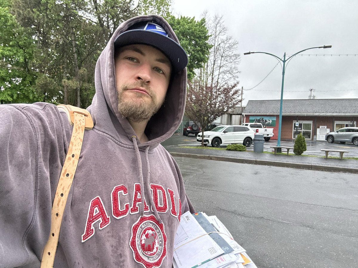 MonGhoster's tweet photo. First day done at the new job, excited for the future 📬✉️ https://t.co/Z2K8hptiL7