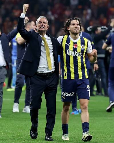 Fenerbahçe yıllardır seçim kazanmak için hoca getirdi şampiyon olmak için getirmedi bu seferki başkan adayları seçim kazanmak için degil şampiyonluk için teknik direktör getirmeli.
