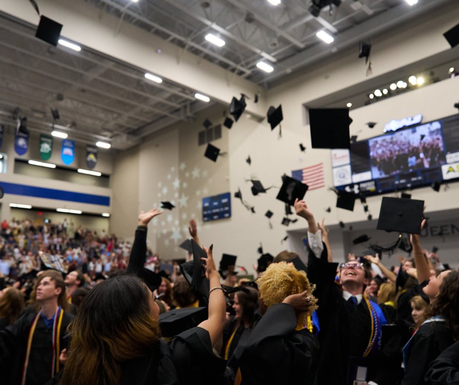 QueensUniv's tweet photo. First clips of the Class of 2026 🎓💙 https://t.co/vMmpNlZVq1