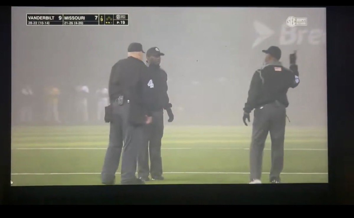 aj_levitt's tweet photo. @JohnkGK @Rocco24554 @WheelsYT This was immediately after the umpires got to together. https://t.co/FDK7V3ek6G