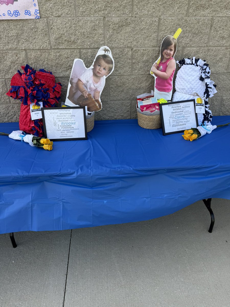 LZHS_Softball's tweet photo. Senior Day 2026! We are so thankful for these seniors and cannot wait to see all that they accomplish in the future๐ #foreverbears https://t.co/JHLCfSdcPV