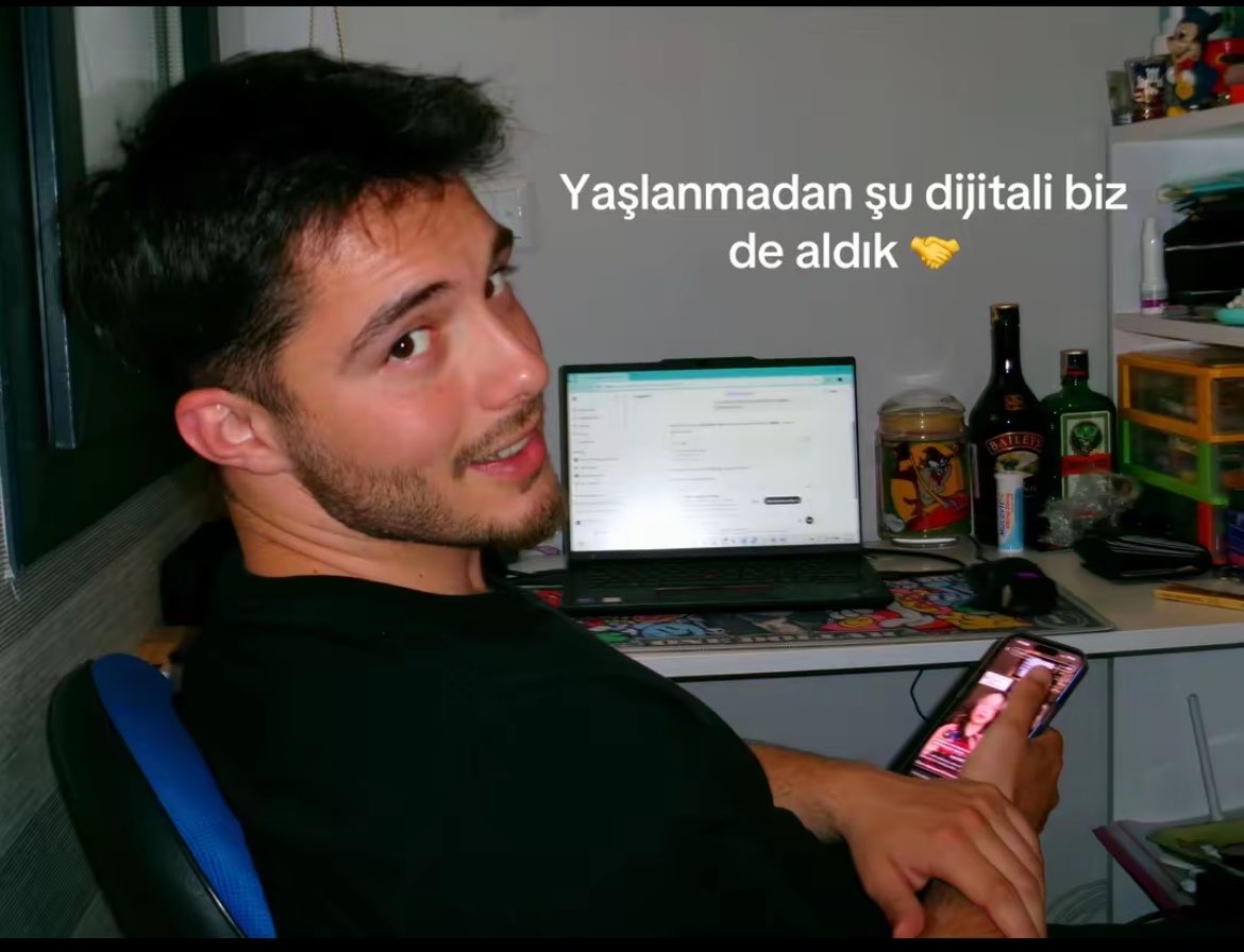 bwetnhs's tweet photo. bak annecim babanin gencligi https://t.co/YWjaKGoFqy