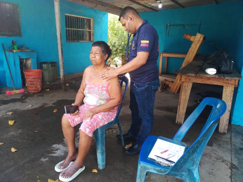 conviteac's tweet photo. Las visitas domiciliarias forman parte de nuestro componente de salud en El Volcán, hoy en esta comunidad deltana, realizamos visitas de atención a personas que por su condición, requerían atención en sus propios hogares. Esto es parte del proyecto “Por La Gente” que implementamos en alianza con @ackapekape @HelpAge @HelpAgeDE