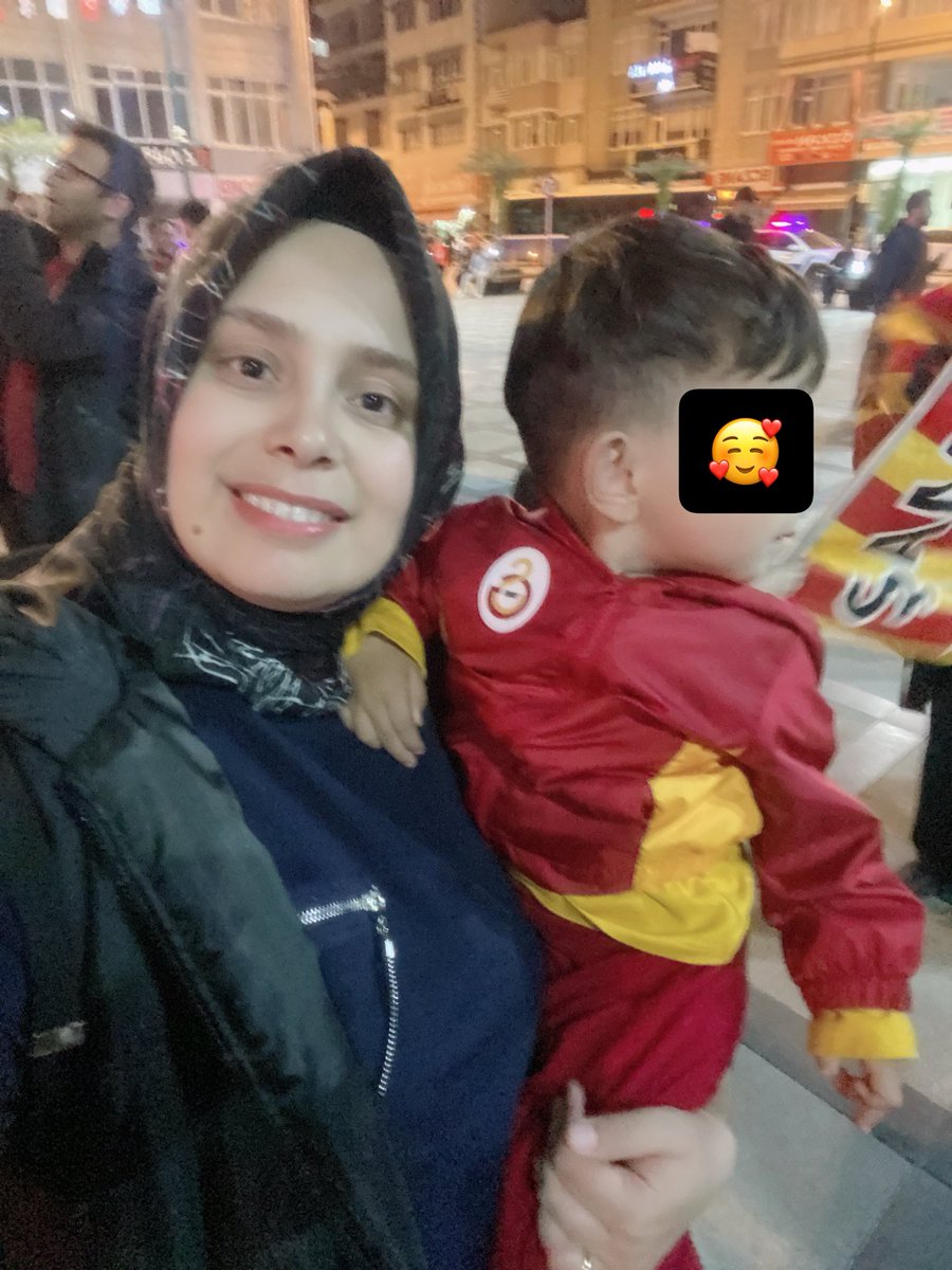 Ayşenur tweet media