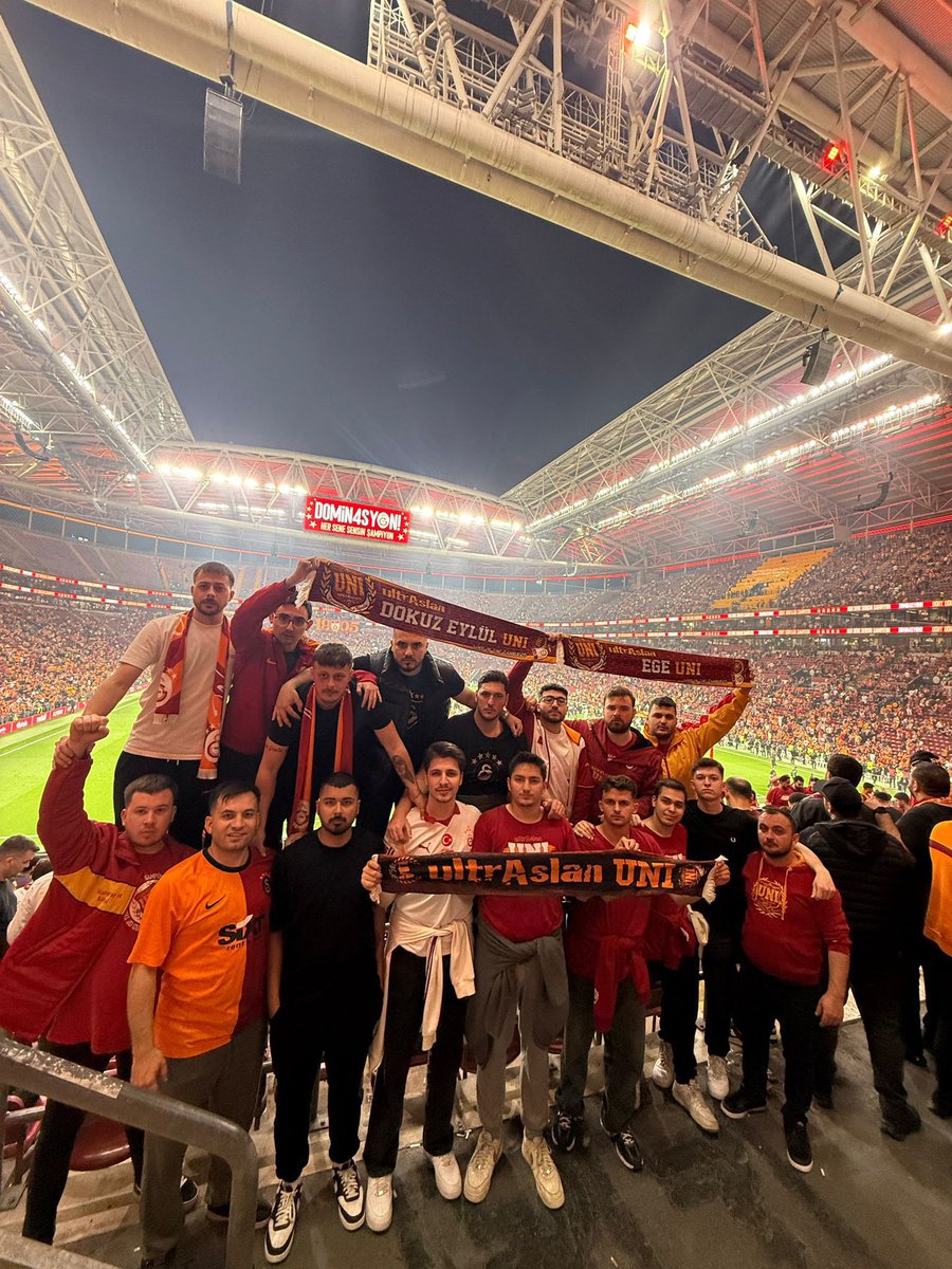 uAUNI_EGE's tweet photo. İŞTE BÖYLE HER SENE BÖYLE!

Şampiyon GALATASARAY'ımızın antalyaspor maçını hep birlikte omuz omuza izledik.

#ultrAslanUNI https://t.co/M0TK53i307