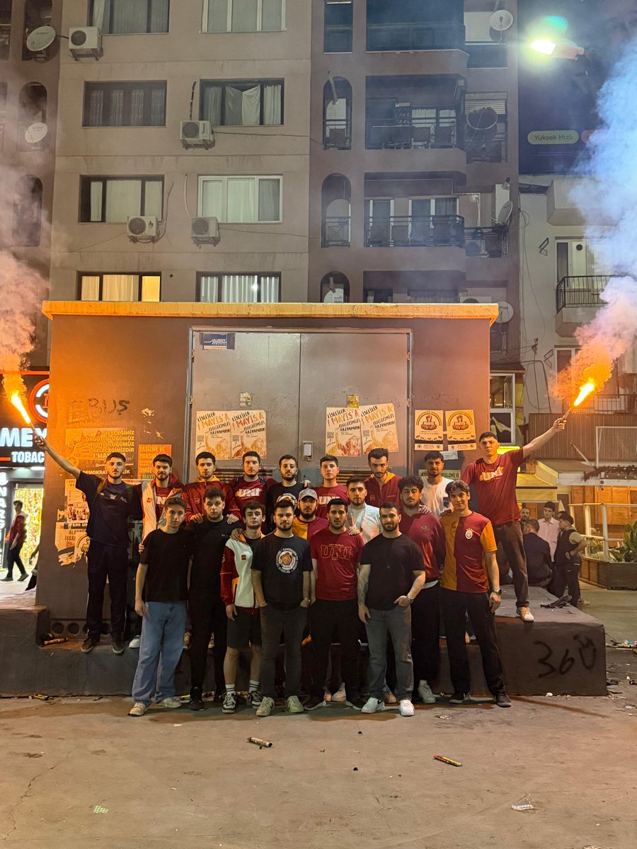 uAUNI_EGE's tweet photo. İŞTE BÖYLE HER SENE BÖYLE!

Şampiyon GALATASARAY'ımızın antalyaspor maçını hep birlikte omuz omuza izledik.

#ultrAslanUNI https://t.co/M0TK53i307