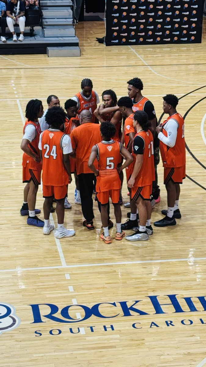 PaulBiancardi's tweet photo. There is some serious talent in this matchup: Team United 16’s EYBL vs. Game Elite 16’s 3SSB. @BigShotsGlobal https://t.co/clMLqu97aB