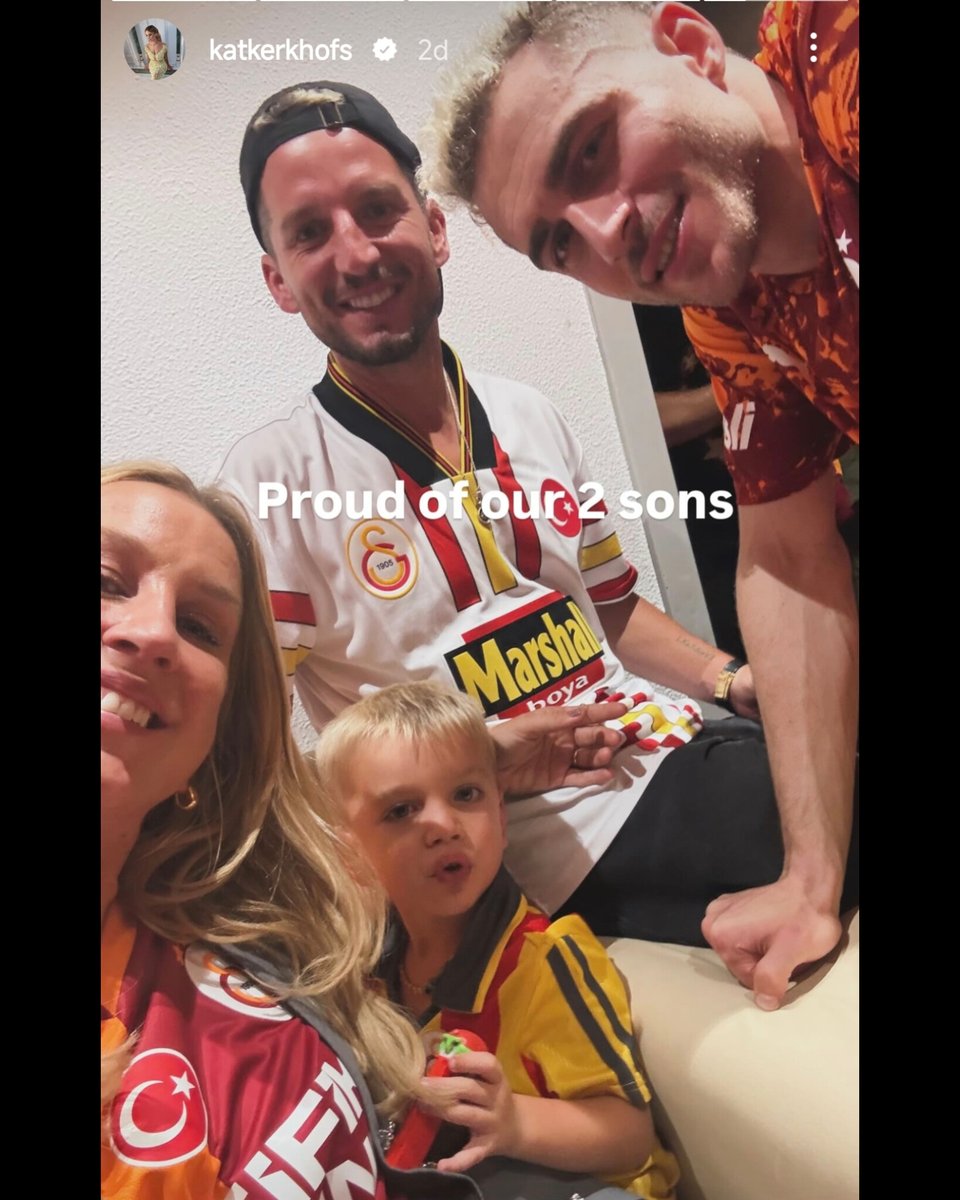 lemarcaspors_'s tweet photo. Kat Kerkhofs: "İki oğlumuzla gurur duyuyoruz." 😅 https://t.co/DTqdtnORku
