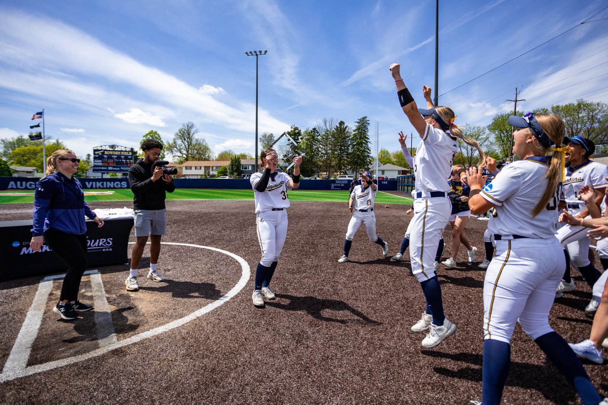 Augustana Vikings tweet media