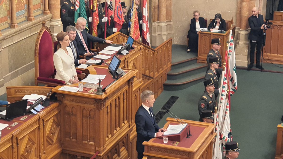UzbEmbHungary's tweet photo. 🇺🇿🤝🇭🇺 Oʻzbekistonning Vengriyadagi Elchisi #Vengriya #Milliy Assambleyasining tantanali ochilish majlisida ishtirok etdi.
Peter Madyar Janobi Oliylarini Vengriya Bosh vaziri etib saylangani bilan, Agnesh Forsthoffer Xonim Oliyalarini Milliy #Assambleya Spikeri etib saylangani bilan hamda yangi saylangan barcha hurmatli parlament a’zolarini mandatlarini qabul qilganliklari munosabati bilan samimiy tabriklaymiz.
#Oʻzbekiston va #Vengriya oʻrtasidagi an’anaviy doʻstona munosabatlar hamda strategik sheriklik bundan buyon ham ikki xalq manfaatlari yoʻlida yanada mustahkamlanib, izchil rivojlanishiga ishonchimiz komil.
****
🇺🇿🤝🇭🇺 Ambassador of #Uzbekistan was pleased to attend the inaugural session of the #National #Assembly of #Hungary. Congratulations to H.E. Mr. Péter Magyar on his election as Prime Minister of Hungary, to H.E. Ms. Ágnes Forsthoffer on her election as Speaker of the National Assembly, and to all distinguished newly elected Members of #Parliament on assuming their mandates. We are confident that the traditionally friendly relations and strategic partnership between #Uzbekistan and #Hungary will continue to strengthen and develop dynamically for the benefit of our two nations.
Veb-sayt - https://t.co/ZArSX5yv3h
Facebook - https://t.co/BfEVAFWjXA
Telegram - https://t.co/bne4IGfxdC
Instagram - https://t.co/aHerXpYEQU
LinkedIn - https://t.co/HkGHq6Wke8
X - https://t.co/dCZeuE40GT
WhatsApp - https://t.co/PMICibPPn6