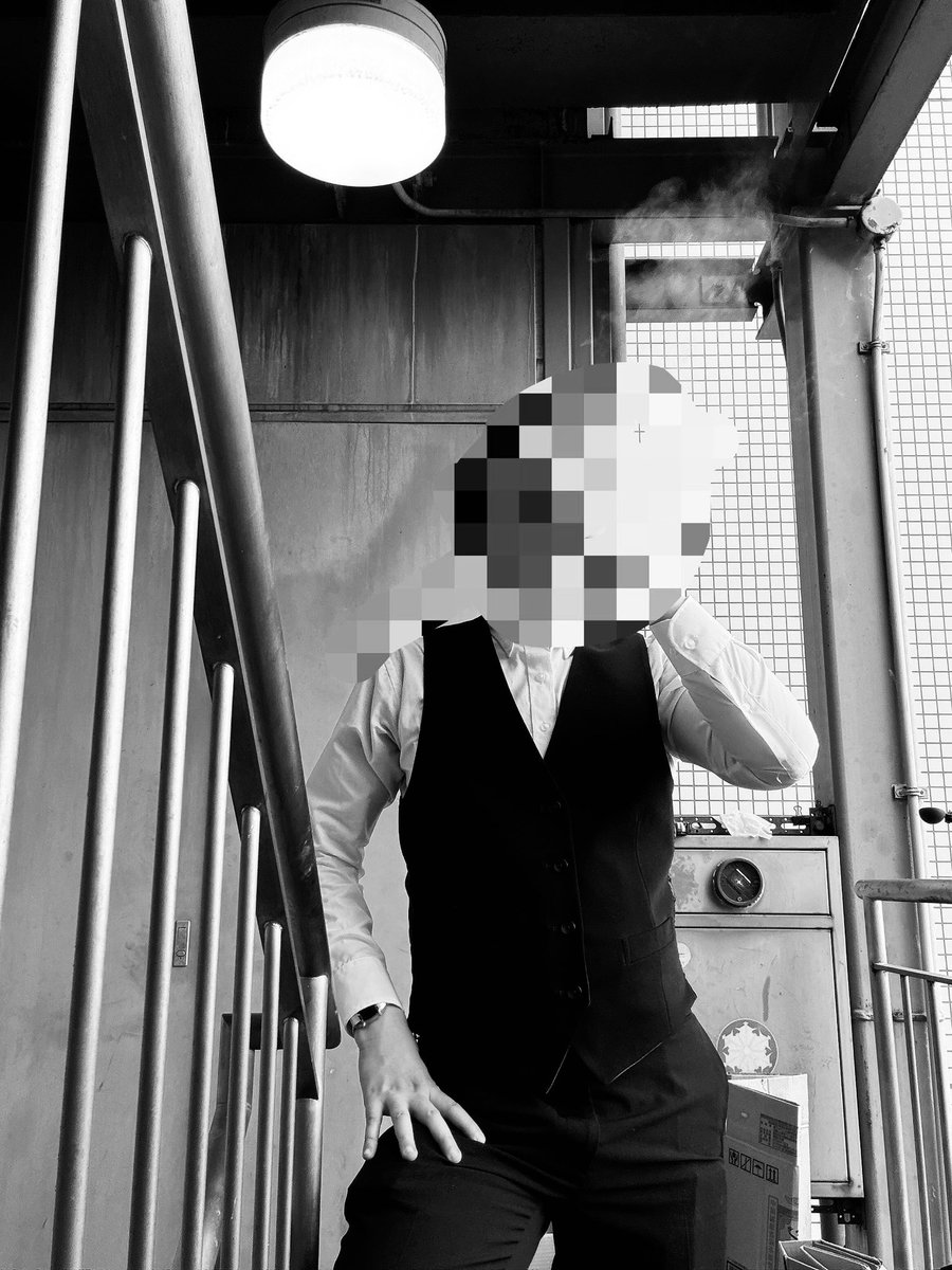gksusg's tweet photo. 10数年ぶりの黒服。 https://t.co/StbMeLXo3z