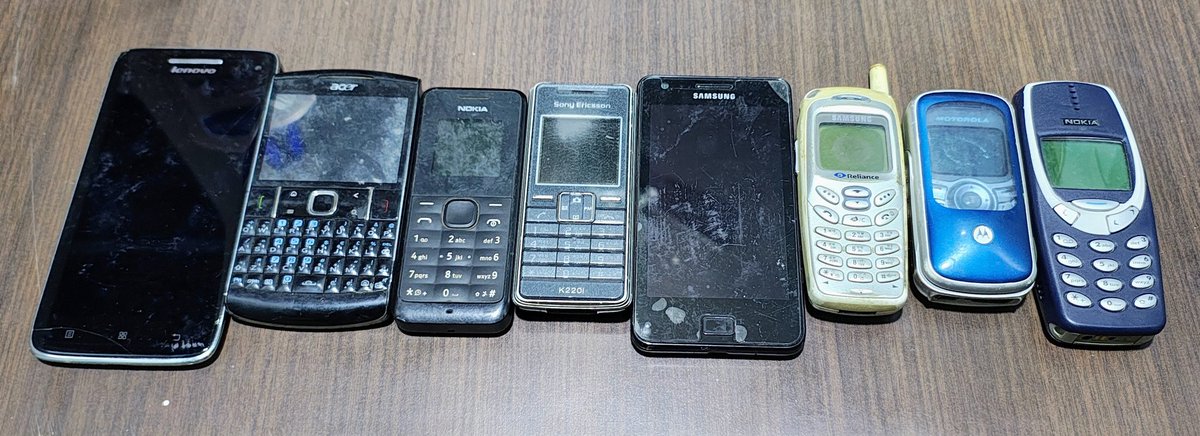 don4every1's tweet photo. Who can name some of my retro #mobile phones? Make and Model? https://t.co/LqRp9ELtRd