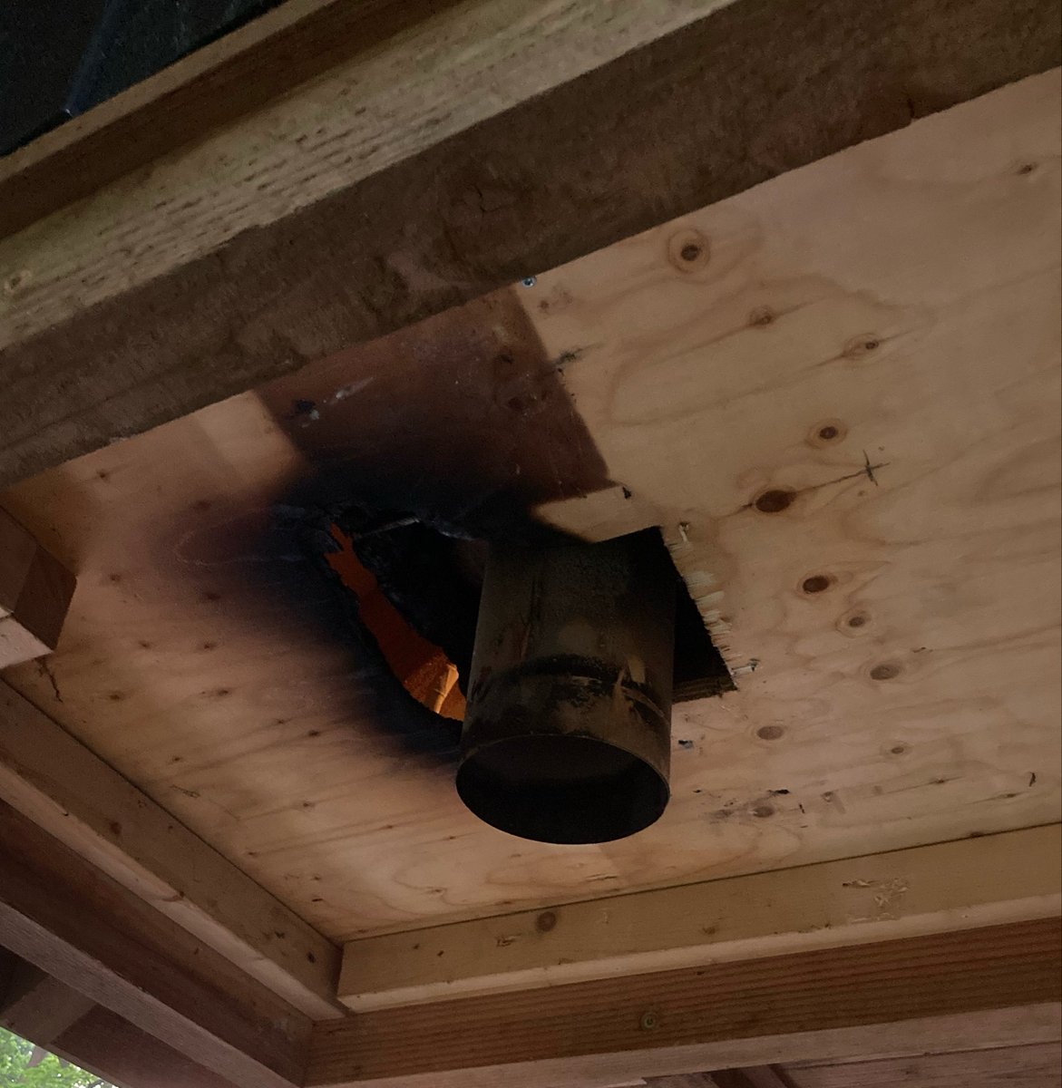 Dubbelle incidenten: Reanimatie en brand in bijgebouw