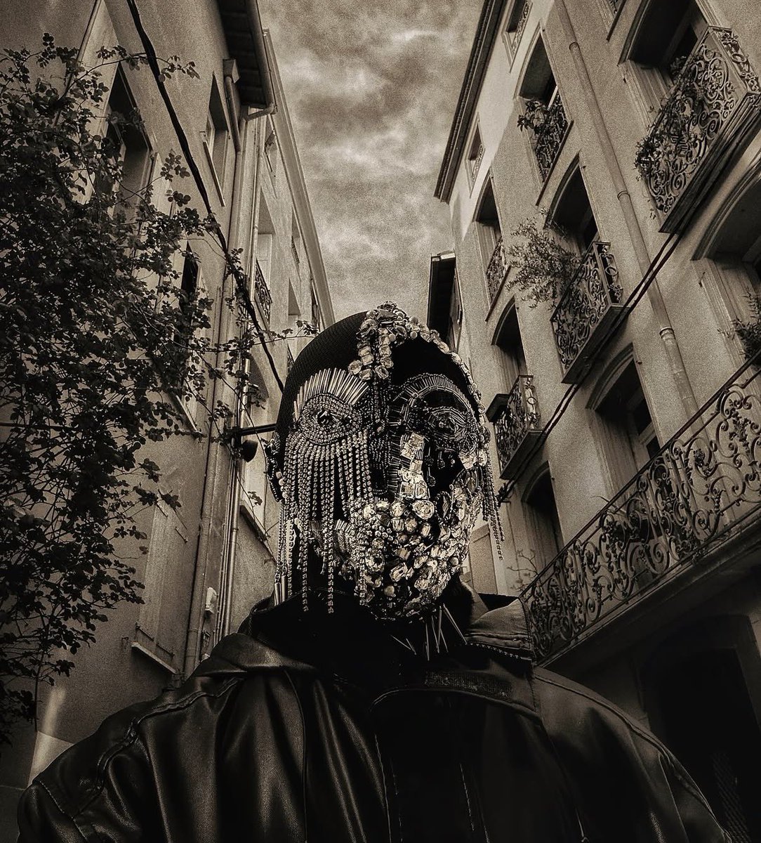 sltcwzk's tweet photo. Je viens de découvrir l’artiste @daklaoma les gars c’est qui ce type il est TELLEMENT FORT MDRRRRRR faut juste applaudir et suivre la 🍯 https://t.co/o1mromBhv9