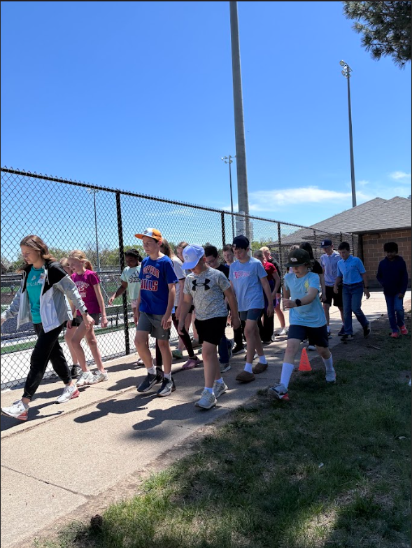 EFYork's tweet photo. 🏃‍♂️💪 Our 5th graders had a great time at Fitness Day on Thursday! 
Students learned about sugar content, discovered how many steps it takes to burn off calories, enjoyed kickball on the big field, and explored the importance of getting good sleep.
#TeamEF https://t.co/PbOb5rj8KU