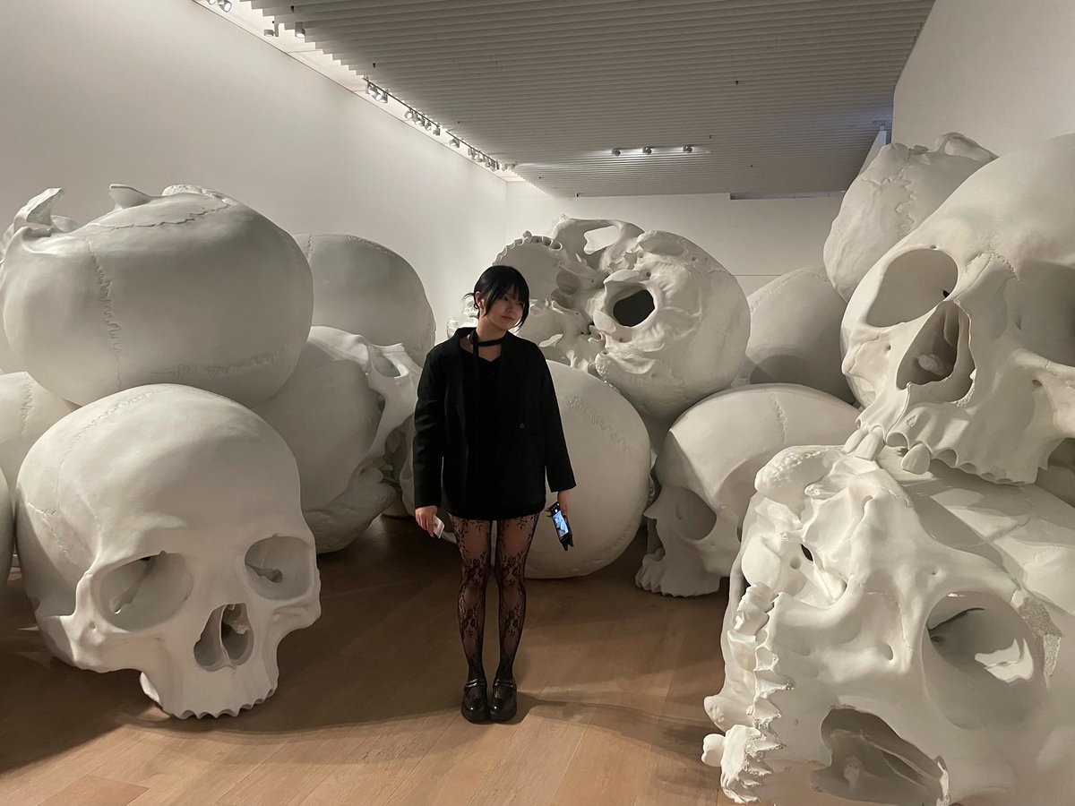 mm26_x's tweet photo. ロンミュエク展行ってきました🖤💀 https://t.co/jCAa4gMQpb