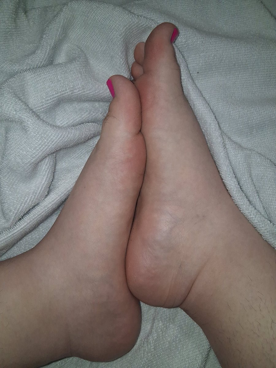 goddess_iris_08's tweet photo. Would you pay to fuck them? 😘 https://t.co/L8cdVWsQnw