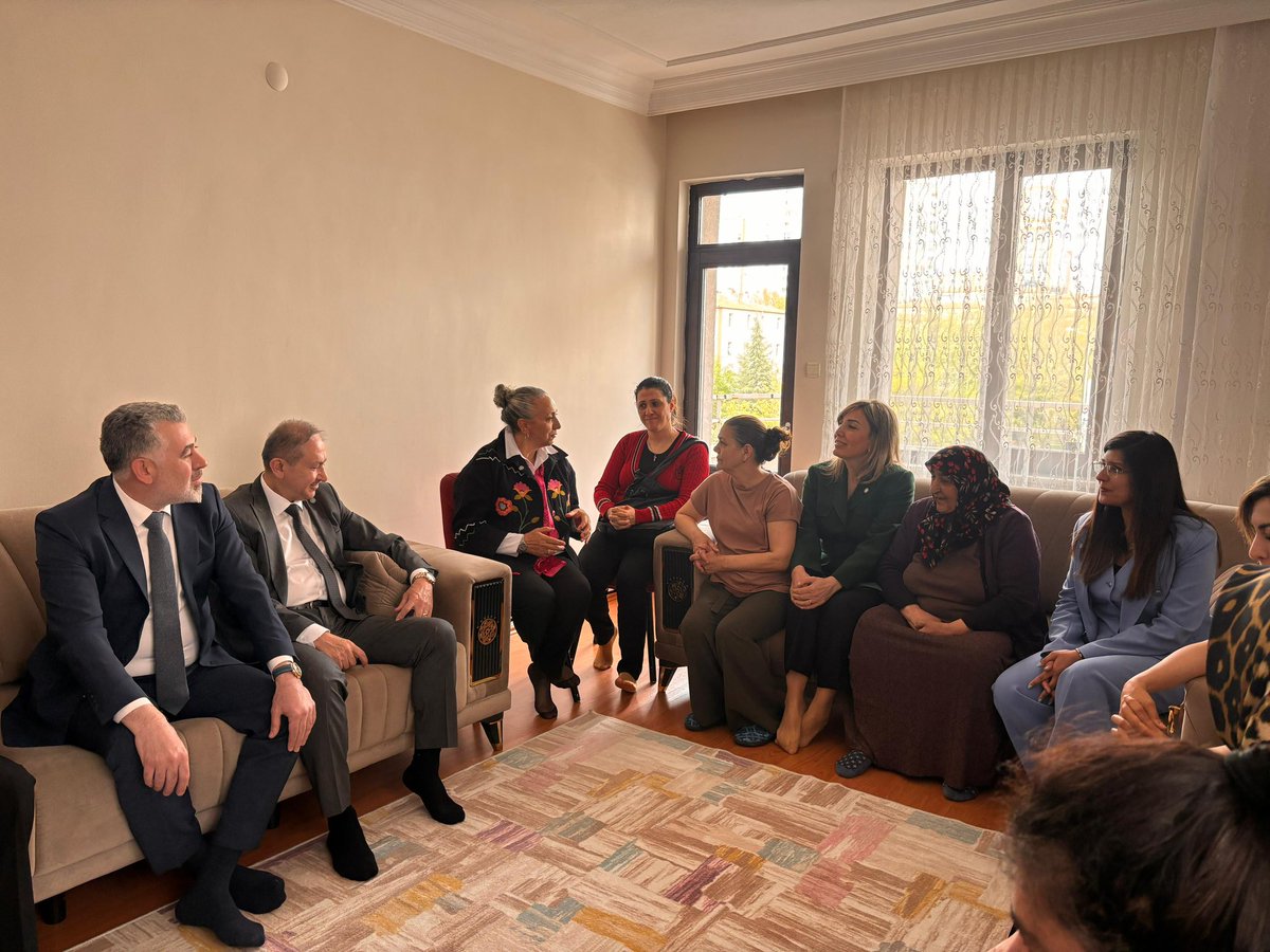alidemiriyi38's tweet photo. İYİ Parti Kayseri Talas İlçe Başkanlığımızın organizasyonunda Anneler Günü vesilesi ile Talas’ta ikamet eden şehit annelerimizin ellerini öptük, Sayın Genel Başkanımız Müsavat Dervişoğlu’nun selamlarını ilettik.

Başta vatanımız için evlatlarını şehit veren şehit annelerimiz olmak üzere kıymetli annelerimizin anneler gününü kutluyorum.

@sedatkilinc38 @HadiyeHakkomaz @iyitalas38