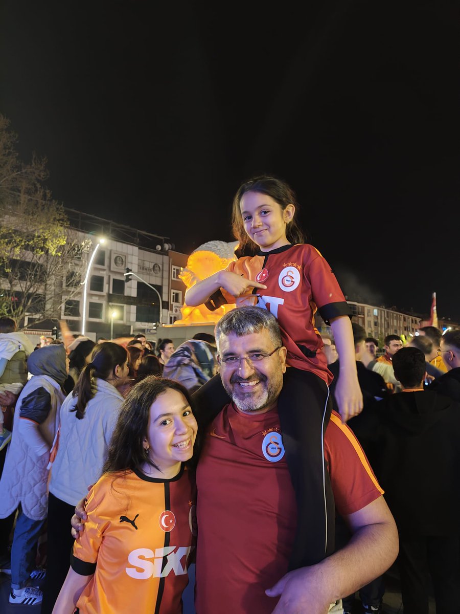 erdogan0707's tweet photo. Şampiyonsun Galatasaray ❤️💛❤️💛
#galatasarayşampiyon 
#Şampiyon26 https://t.co/FjyaC3IKgd