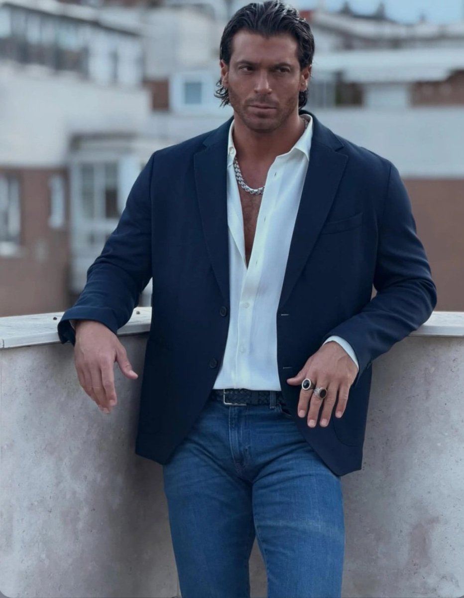 Dios Santo !!!!!! Y esos vaqueros 👖 🔥🔥🔥🔥🔥🔥🔥🔥🔥🔥🔥🔥🔥🔥🔥🔥🔥🔥🔥🔥🔥🔥😭😭😭#CanYaman tremendo!!!!!😍😍😍
