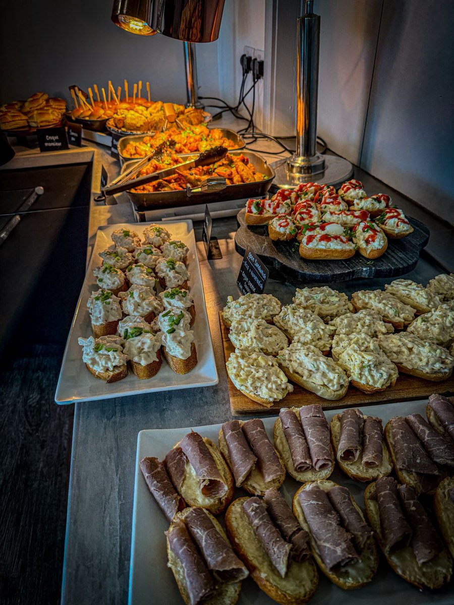 OBWCC's tweet photo. The best teas in Bristol?! We certainly think so! 🍔

Huge thanks to Pass Catering for keeping us fed this season. Win or lose, at least good grub is guaranteed! 

#BringYourFire #OBWs https://t.co/zuSffinCCd