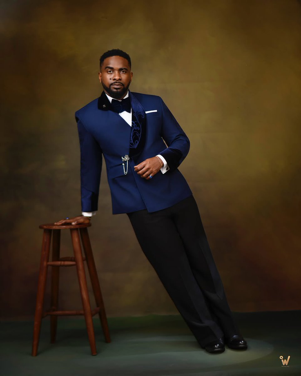 Pop_N_Hearts's tweet photo. Best Lead Actor, Uzor Arukwe in the movie “Colors of Fire” 

🥹 
#Amvca12 https://t.co/B2Z4roYR6u