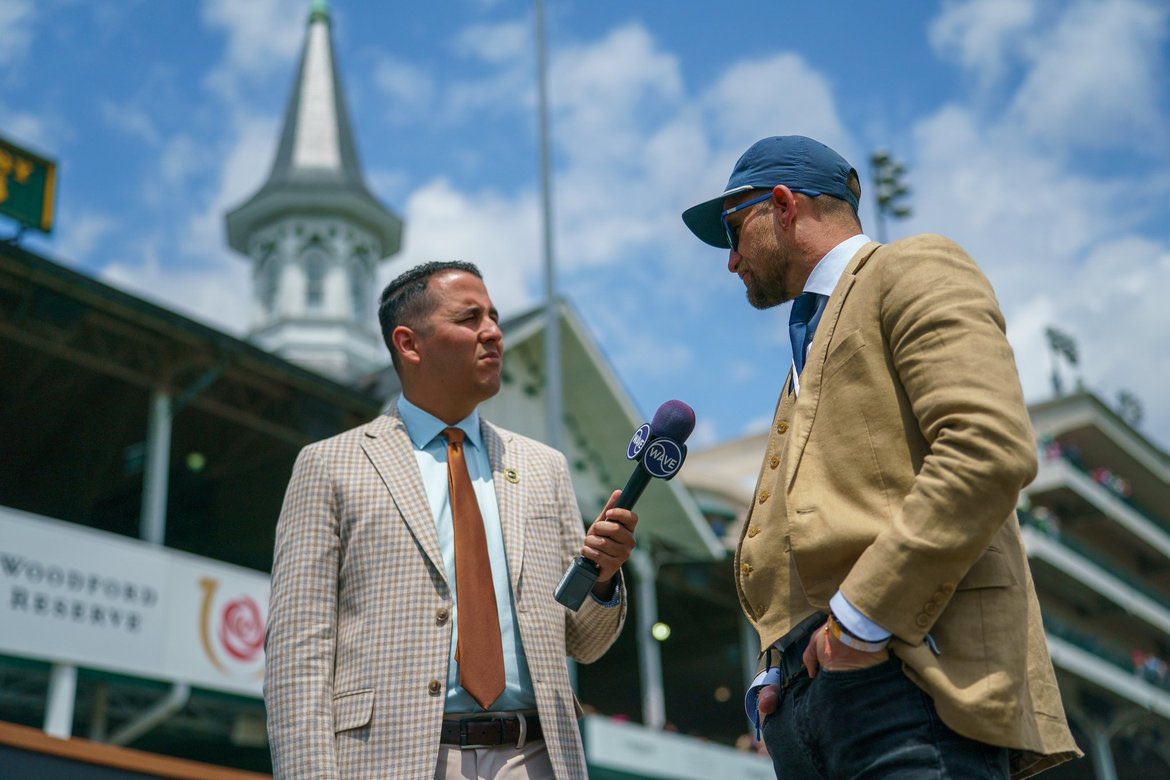 FernandoGFTV's tweet photo. POV: Your office for the day is the Kentucky Derby Winner’s Circle 🎙 https://t.co/ULnZvMUeoa