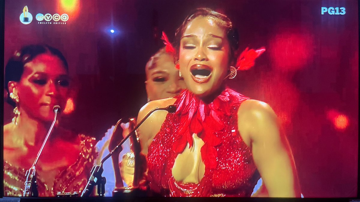#AMVCA Trailblazer Award Winner – Uche Montana

She's so emotional🥹