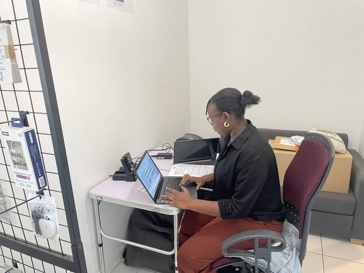 kanisinformatiq's tweet photo. D’un simple rêve le 28 octobre 2020 à une réalité vivante aujourd’hui avec une 2e stagiaire.
Il nous a fallu accepter le mépris, la sous estimation et la critique pour en arriver là. Battez vous pour vos rêves mais n’attendez ni l’aide ni l’approbation des gens. 
Humblement ✌️ https://t.co/RB28MjZmso