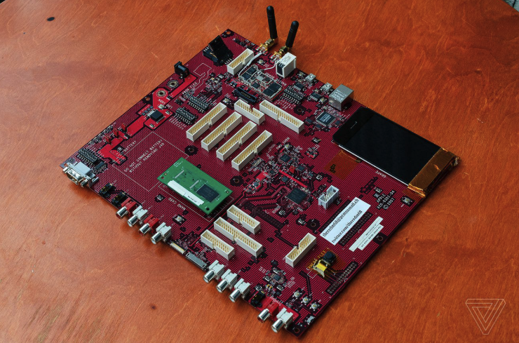 reesskennedy's tweet photo. Talk about "just getting something that works" first ... loved seeing photos this week of the prototype board for the first #iphone from @Apple https://t.co/U5aksXIH7X
