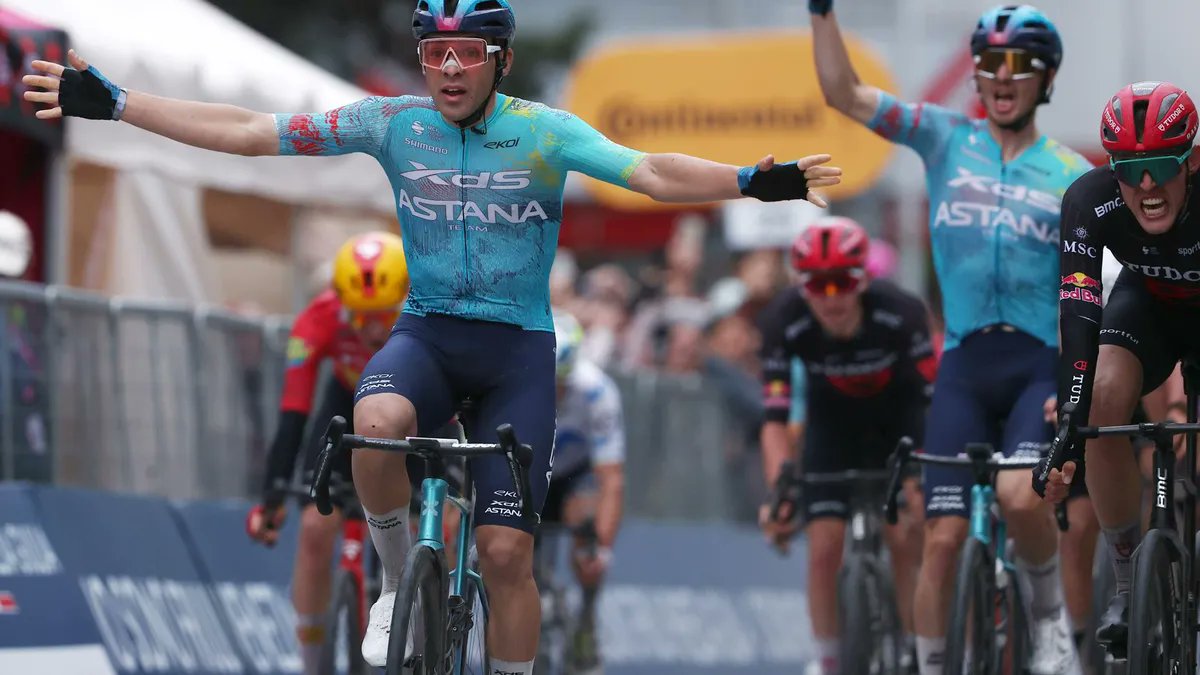 MGAPUruguay's tweet photo. 🚴‍♂️🇺🇾 #Hoy el ciclista uruguayo Thomas Silva hizo historia al convertirse en el primer representante de nuestro país en ganar una etapa del tradicional Giro de Italia. 

El deportista de 24 años, integrante del equipo XDS Astana, se quedó con la segunda etapa tras recorrer 221 kilómetros con un tiempo de 5:39:25.

Desde el #MGAP felicitamos a Thomas Silva por este enorme logro para el deporte uruguayo.