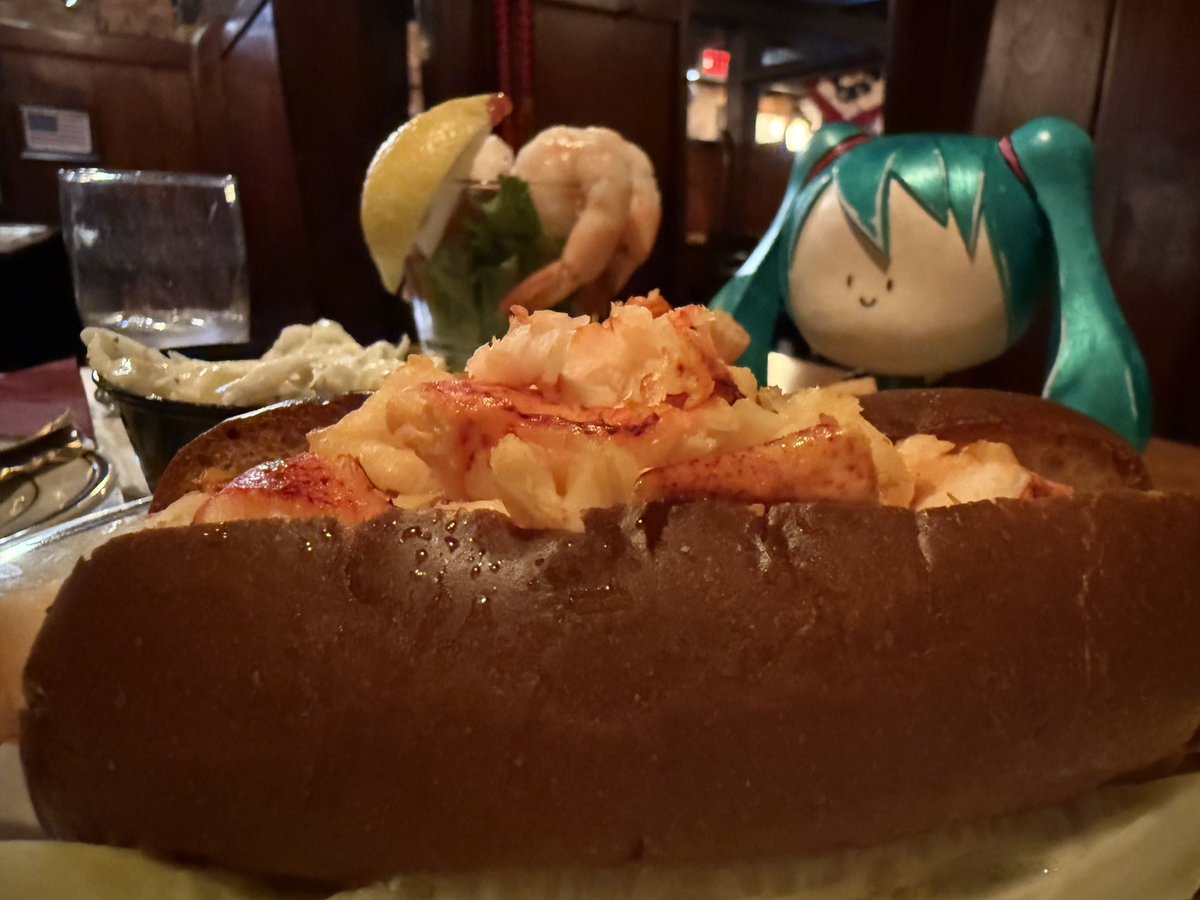 MIKU EXPO tweet media